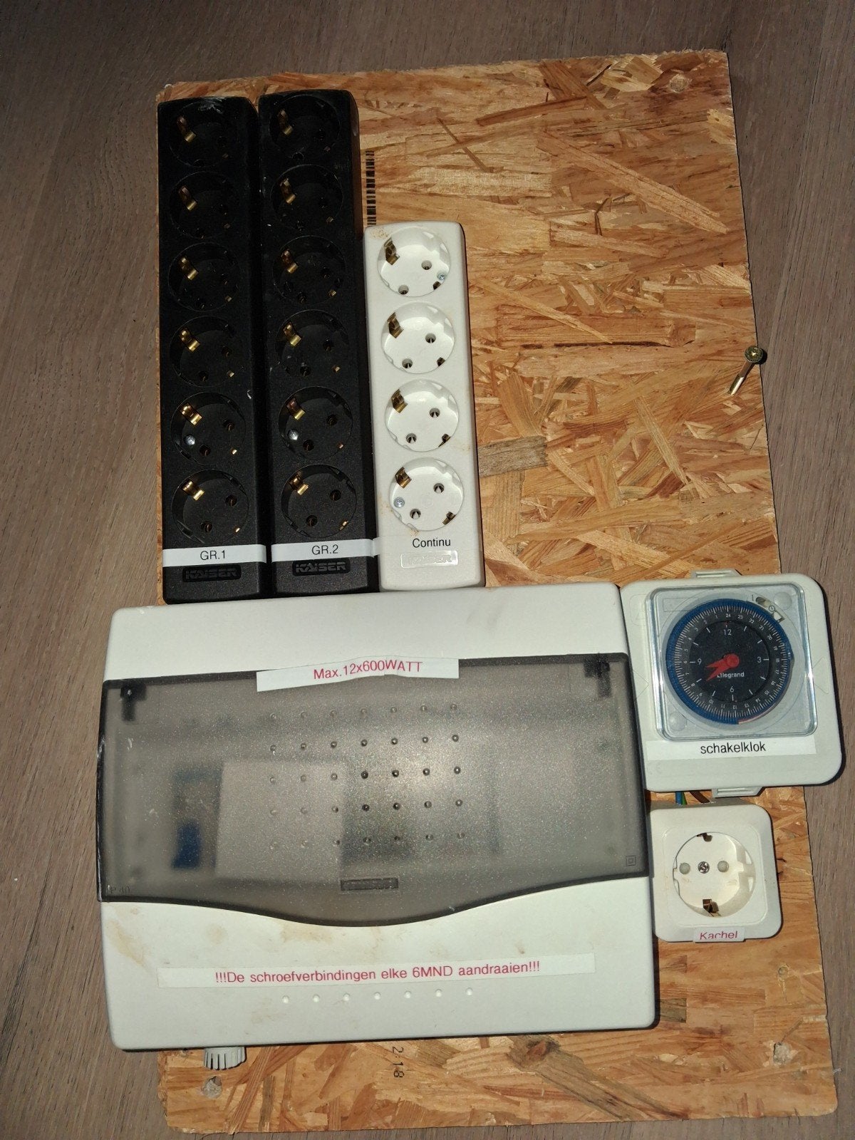 Schakelbord met stekkerdozen en schakelklok, Ophalen of Verzenden, Zo goed als nieuw, Overige typen