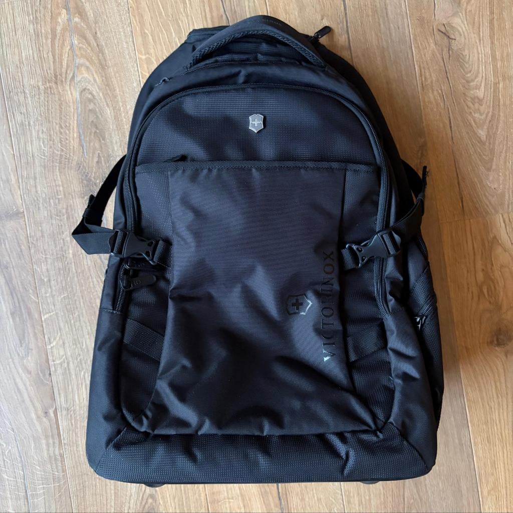 Victorinox VX Sport Rolkoffer Rugtas met Wielen - Z.G.A.N., Sieraden, Tassen en Uiterlijk, Tassen | Rugtassen, 25 tot 40 cm, Ophalen of Verzenden