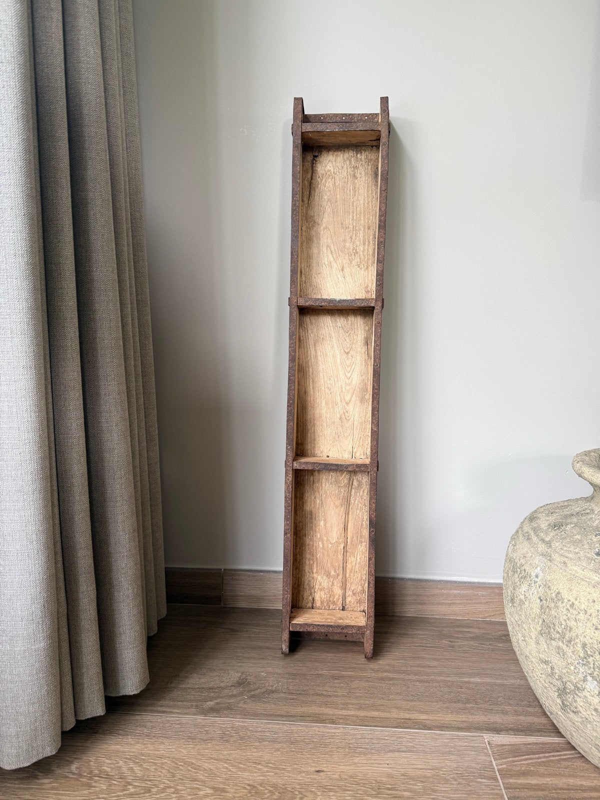 Oude houten steenmal met drie vakken, Ophalen of Verzenden