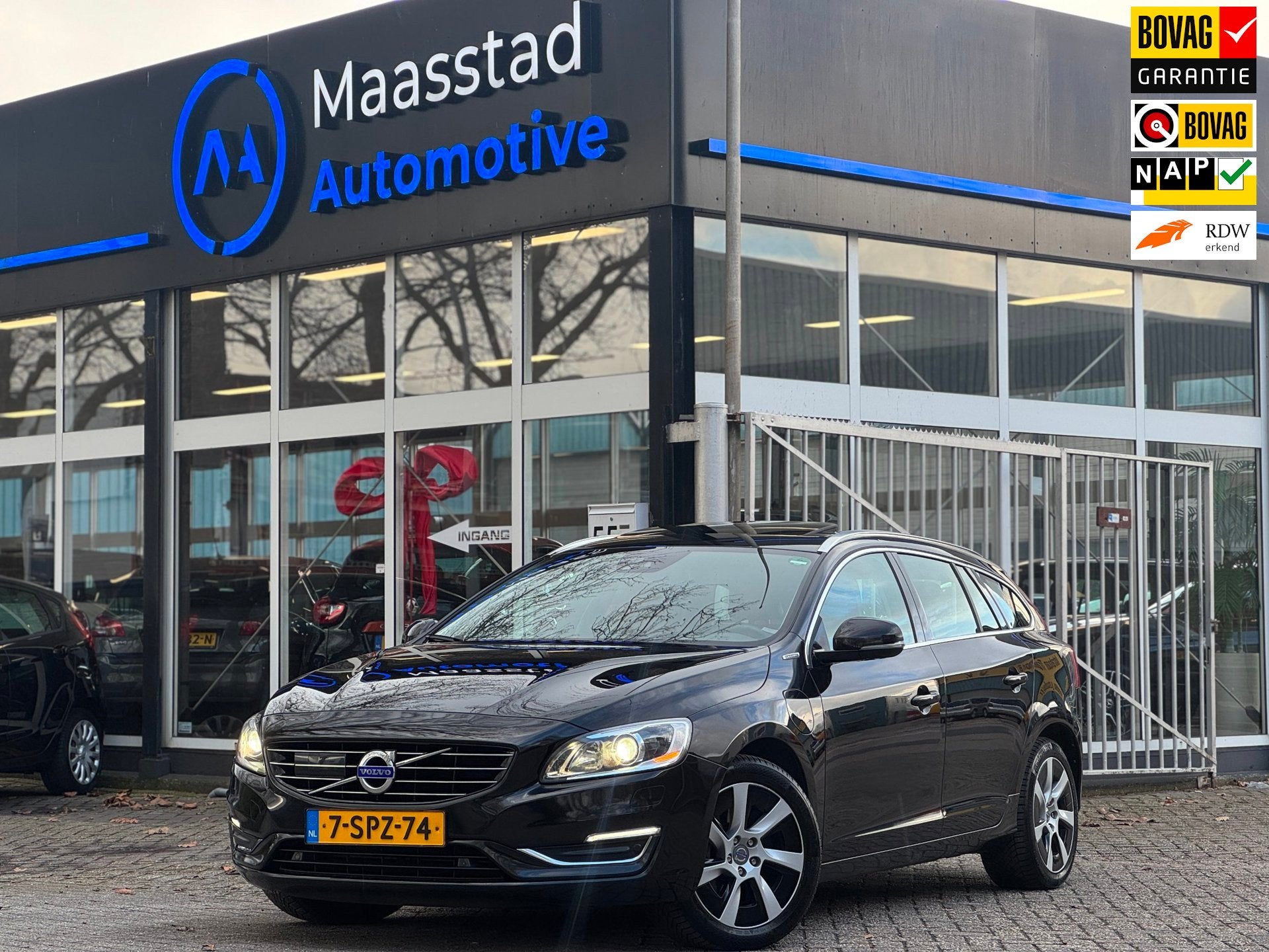 Volvo V60 2.4 D6 AWD Plug-In Hybrid Summum Ultra Luxe uitvoe, Auto's, Automaat, Zwart, Vierwielaandrijving, 11 kWh
