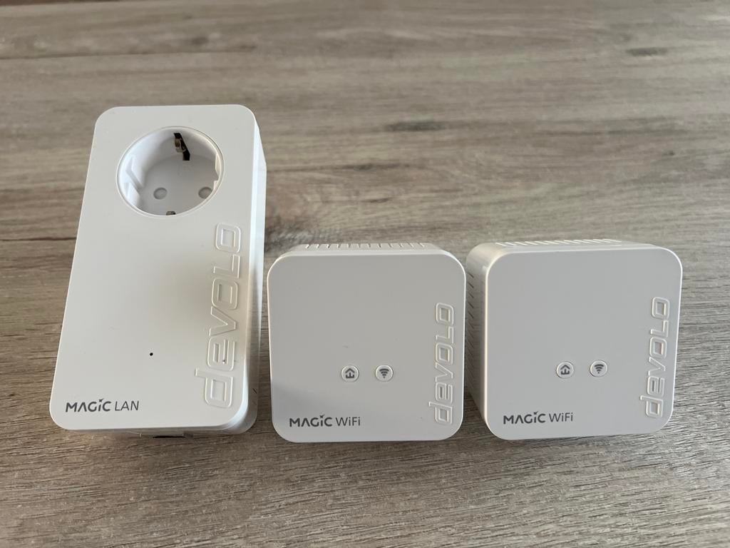 Wifi versterker: Devolo Magic 1, Ophalen of Verzenden, Zo goed als nieuw, Router