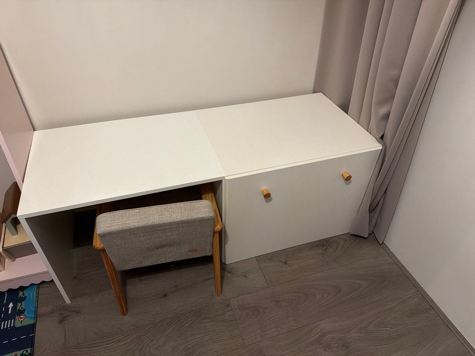 Petit Amélie bureau, stoeltje en opbergkist, Kinderen en Baby's, Ophalen, Gebruikt, Tafel(s) en Stoel(en)
