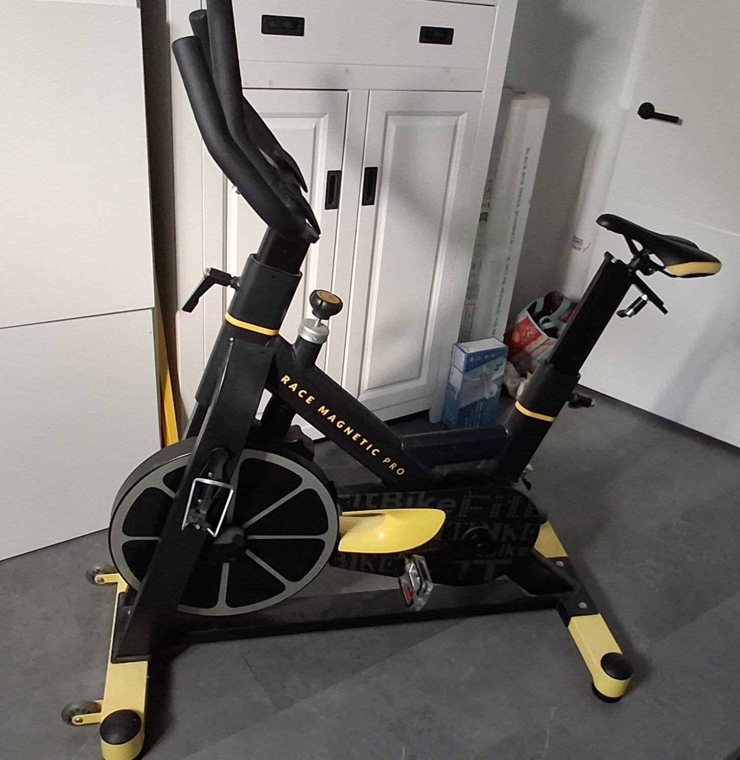 FitBike Race Magnetic Pro Spinningfiets, Sport en Fitness, Ophalen, Gebruikt, Spinningfiets, Metaal