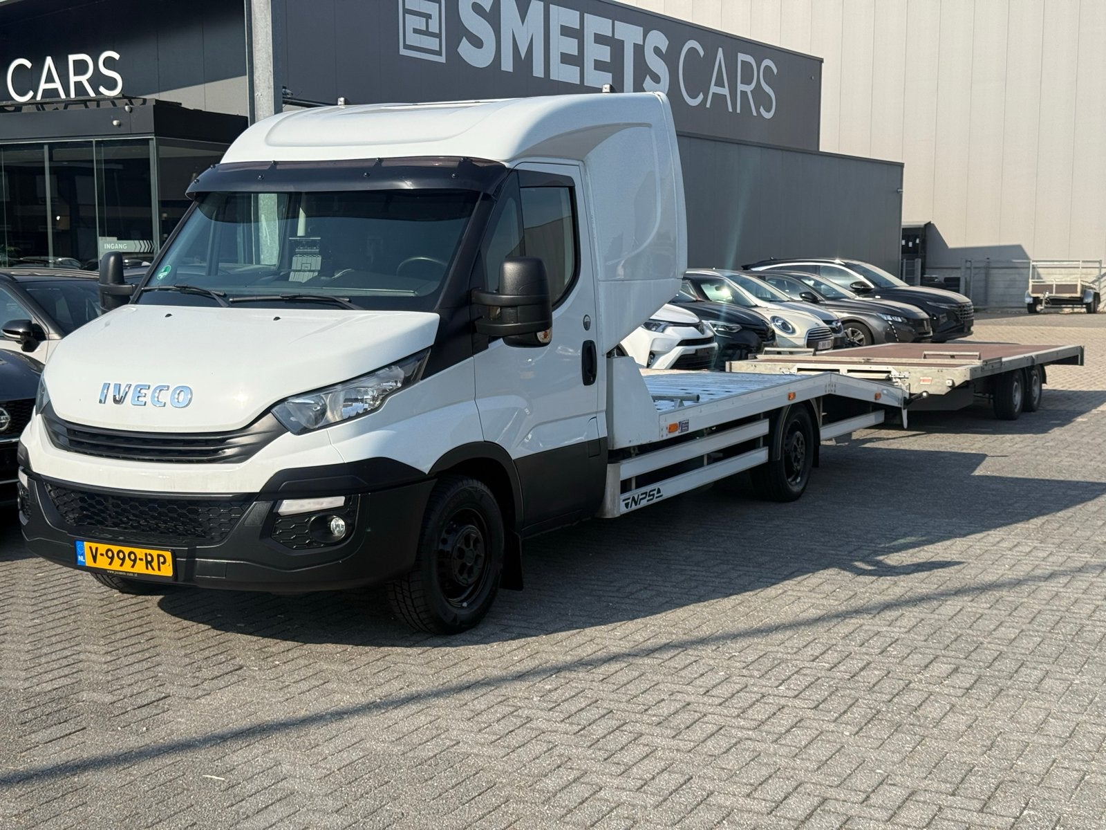 Iveco Daily 35S18 oprijwagen met auto ambulance, Voorwielaandrijving, 4 cilinders, Iveco, 179 pk