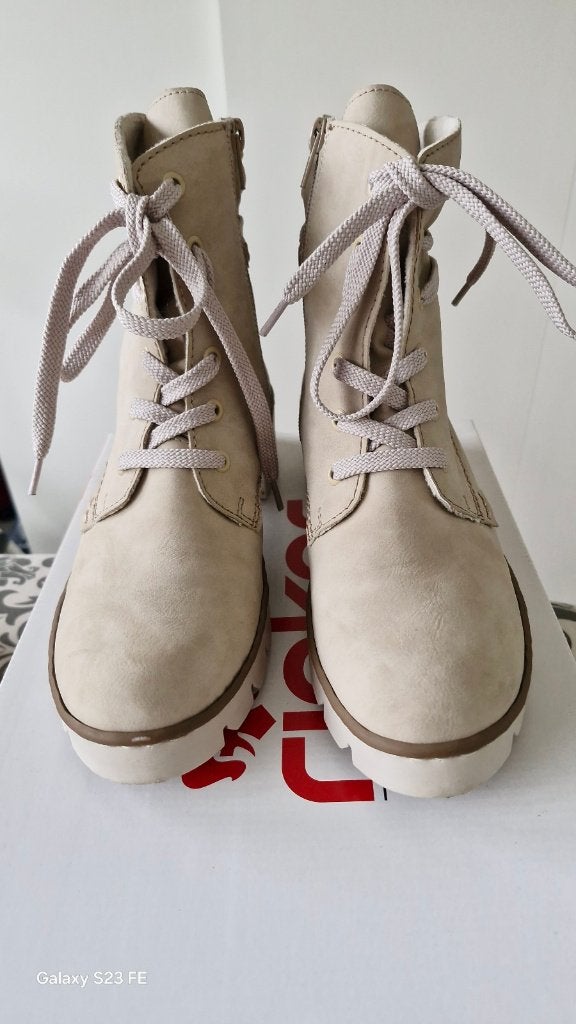 Nieuwe warm gevoerde laarsjes van Rieker, maat 39, Beige, Lage of Enkellaarzen, Nieuw, Ophalen of Verzenden