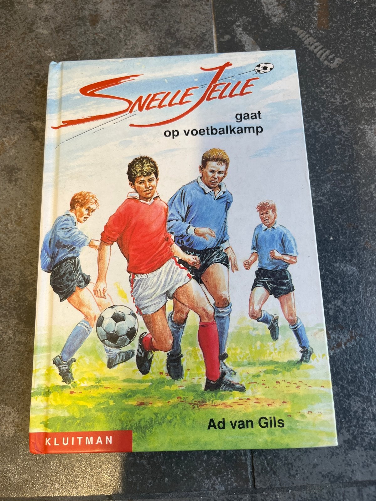 Snelle Jelle gaat op voetbalkamp - Ad van Gils, Ophalen of Verzenden, Zo goed als nieuw, Balsport