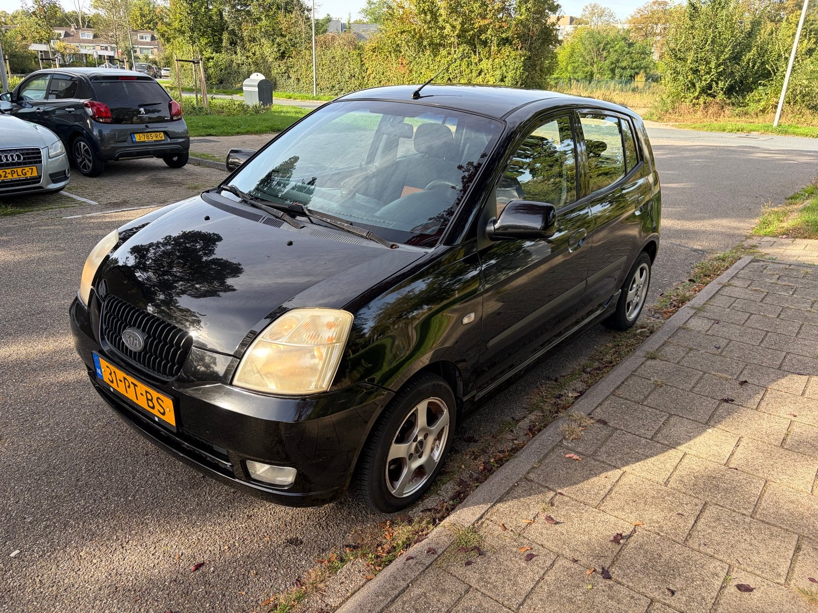 Kia Picanto 1.0 2004 Zwart - Radio met Carplay, Voorwielaandrijving, 836 kg, 31 €/maand, 4 cilinders