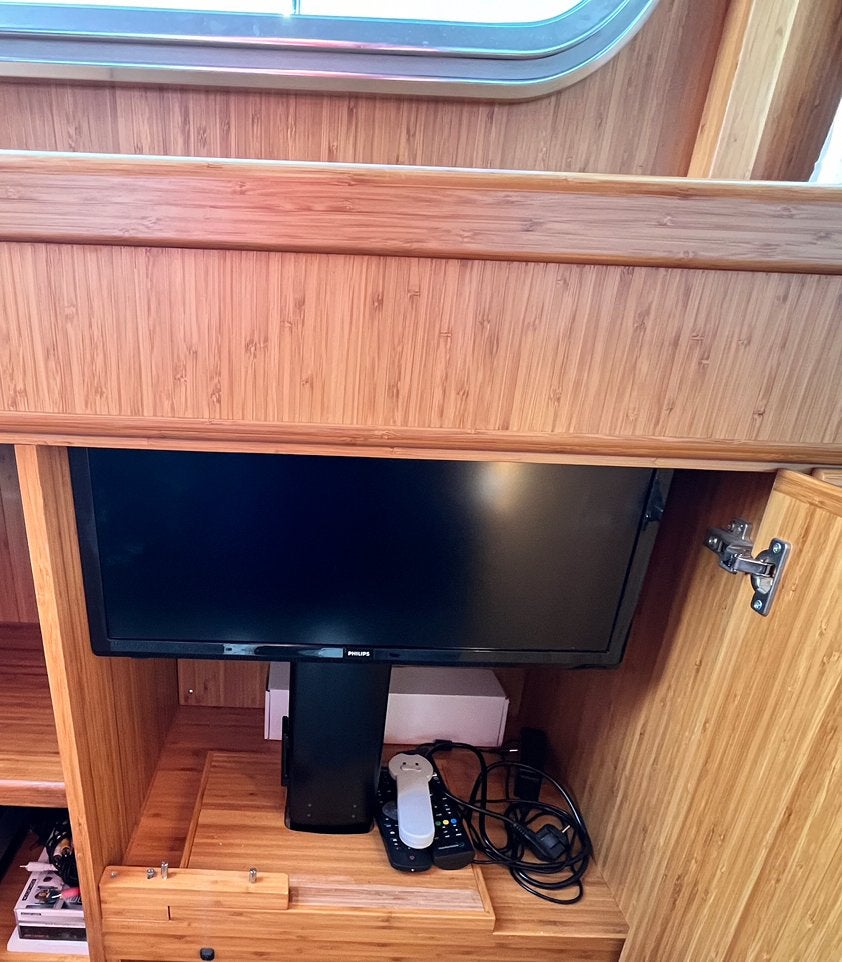 Tv lift Linak, met afstandsbediening, komt uit motorboot., Ophalen, Gebruikt