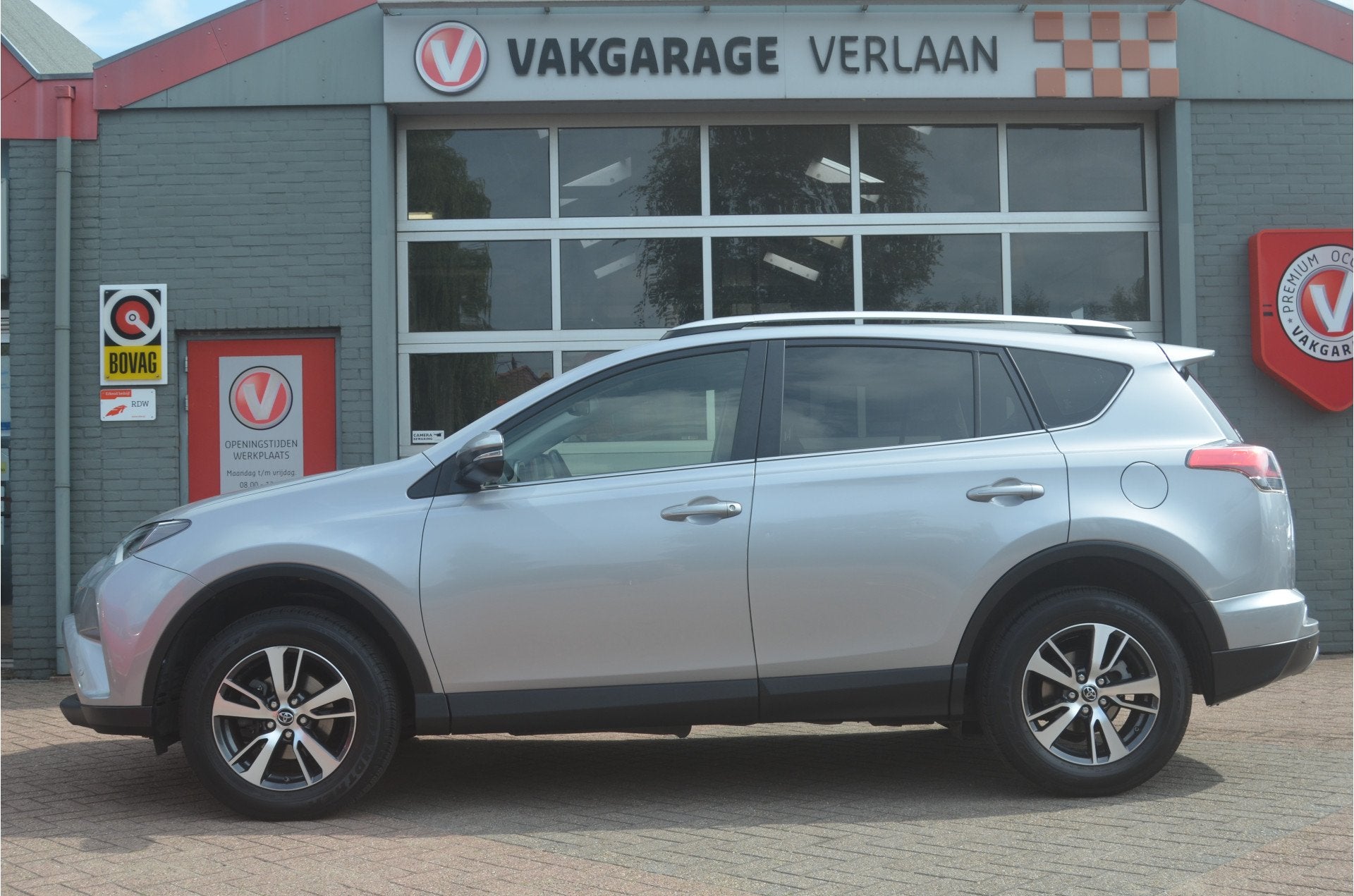 Foto 2 van Toyota RAV4 2.0 Dynamic 4WD AUTOMAAT 12 mnd garantie