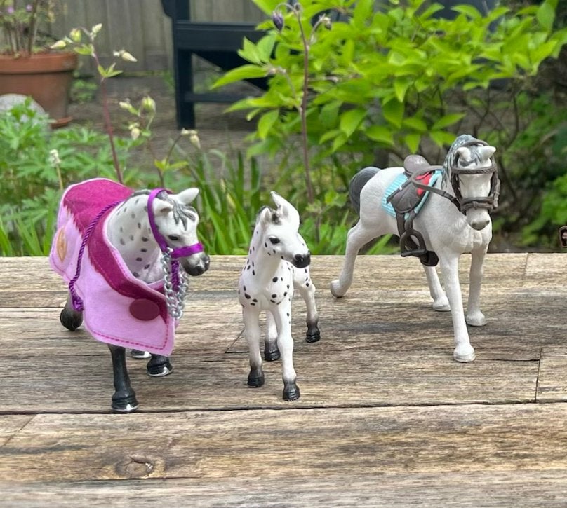 2 Schleich paarden, 1 veulen en diverse accessoires, Ophalen of Verzenden, Zo goed als nieuw, Jongen of Meisje
