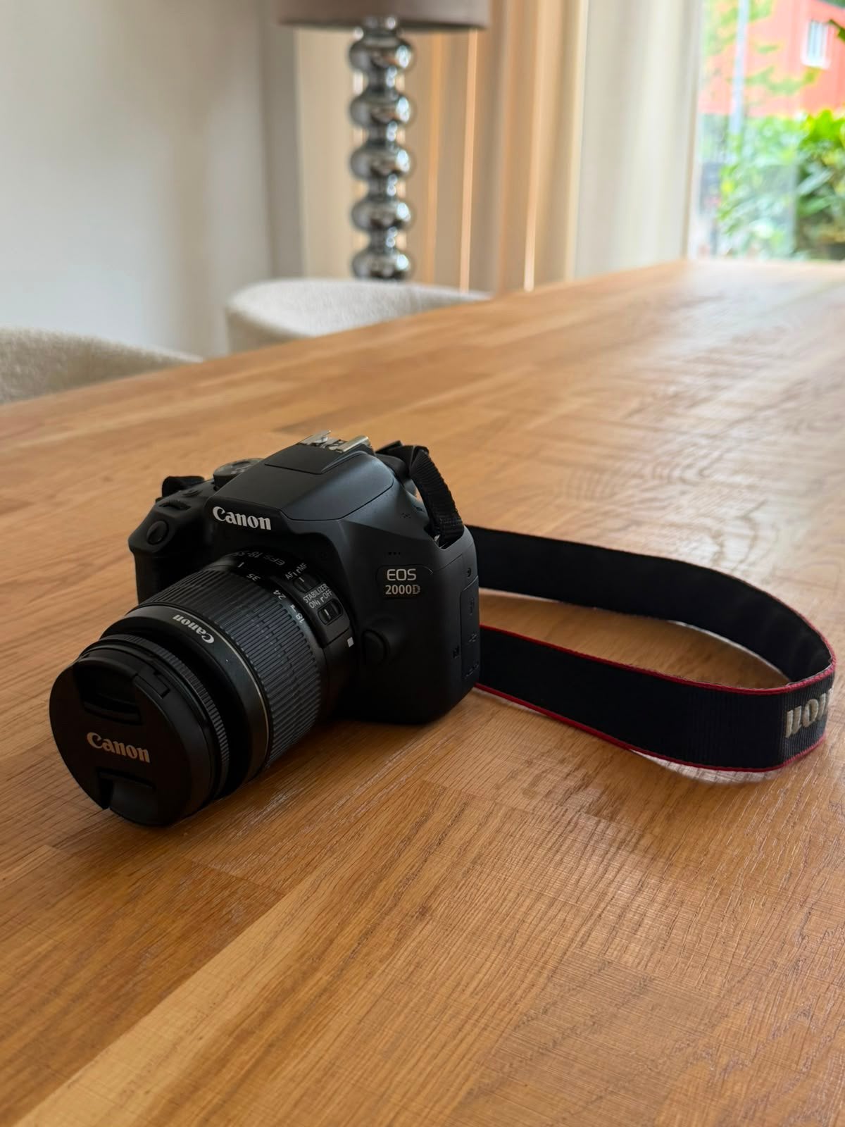 Canon EOS 2000D Complete set, Ophalen, Spiegelreflex, Canon, Zo goed als nieuw