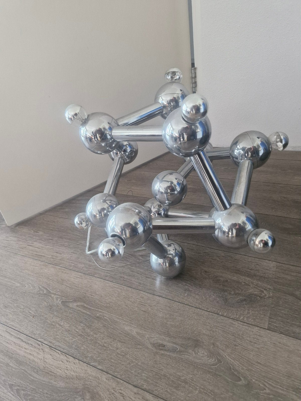 Unieke Design Lamp - Chroom Bol & Staaf Constructie, Overige merken, Overige fittingen, Zo goed als nieuw, Zilver