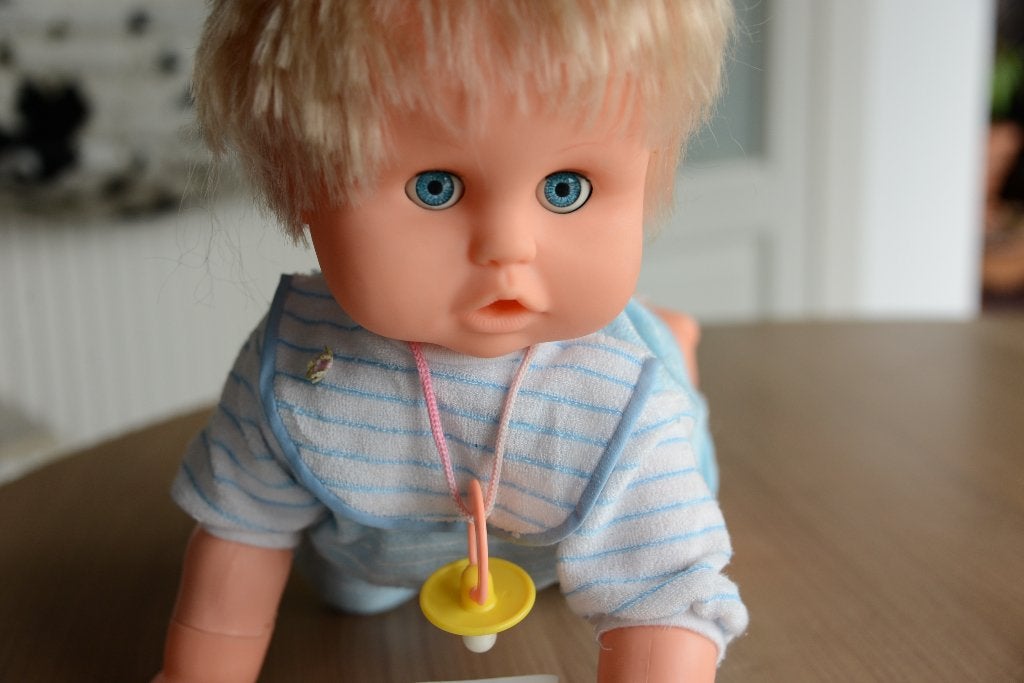 Babypop die beweegt. Merk: Adrian Tiembla., Ophalen of Verzenden, Zo goed als nieuw, Overige typen