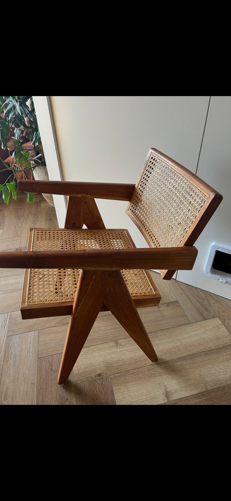 4 houten eetkamerstoelen Pierre Jeanneret, Huis en Inrichting, Ophalen, Bruin, Zo goed als nieuw, Vier
