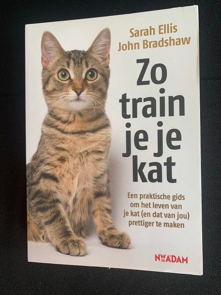 Zo train je je kat - Praktische gids voor een gelukkiger kat, Sara Ellis  ea, Ophalen of Verzenden, Zo goed als nieuw, Katten