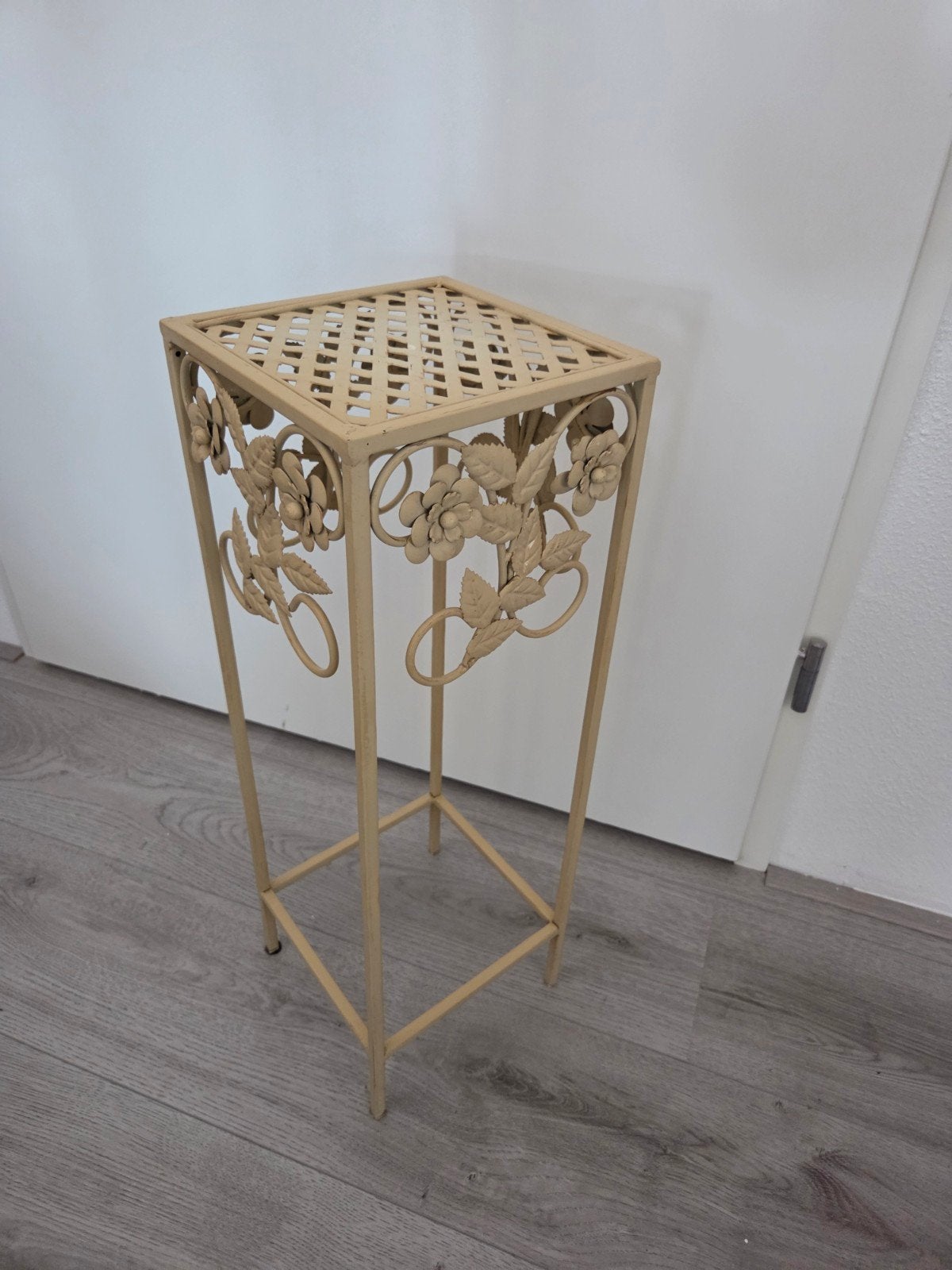 metalen brocante bijzettafel, Huis en Inrichting, Tafels | Bijzettafels, Ophalen, Minder dan 55 cm, Metaal of Aluminium, Rond