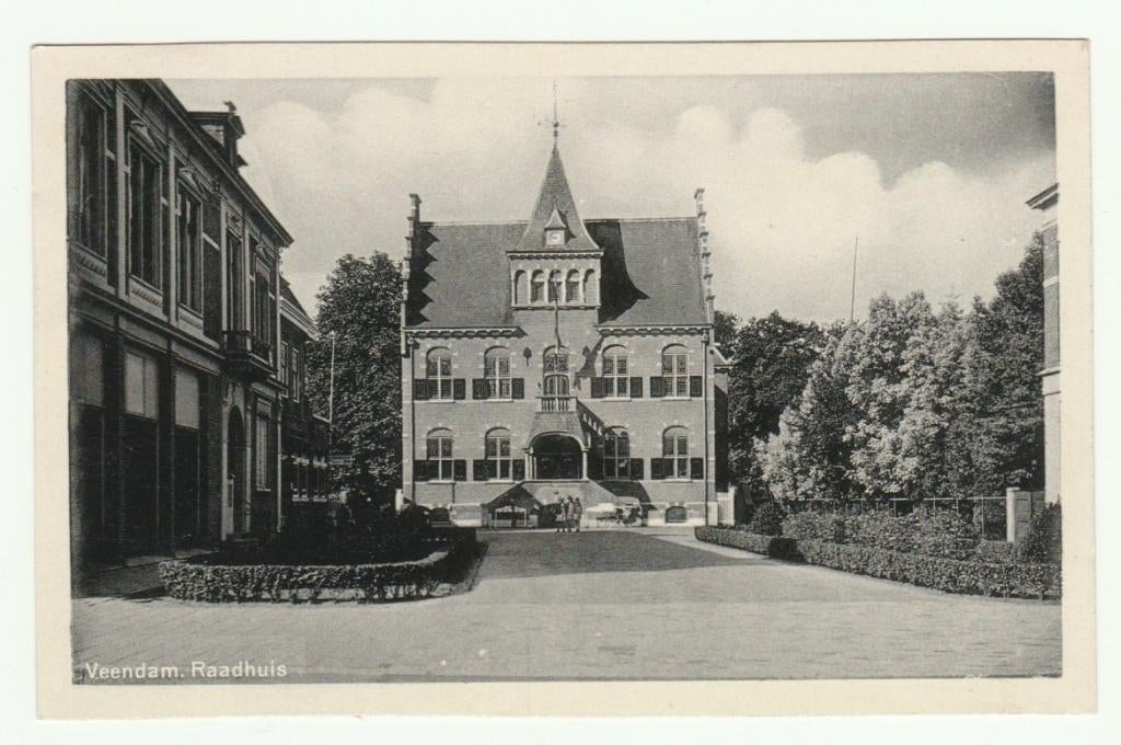 Veendam - Raadhuis, Verzamelen, Ansichtkaarten | Nederland, Verzenden, 1920 tot 1940, Gelopen, Groningen