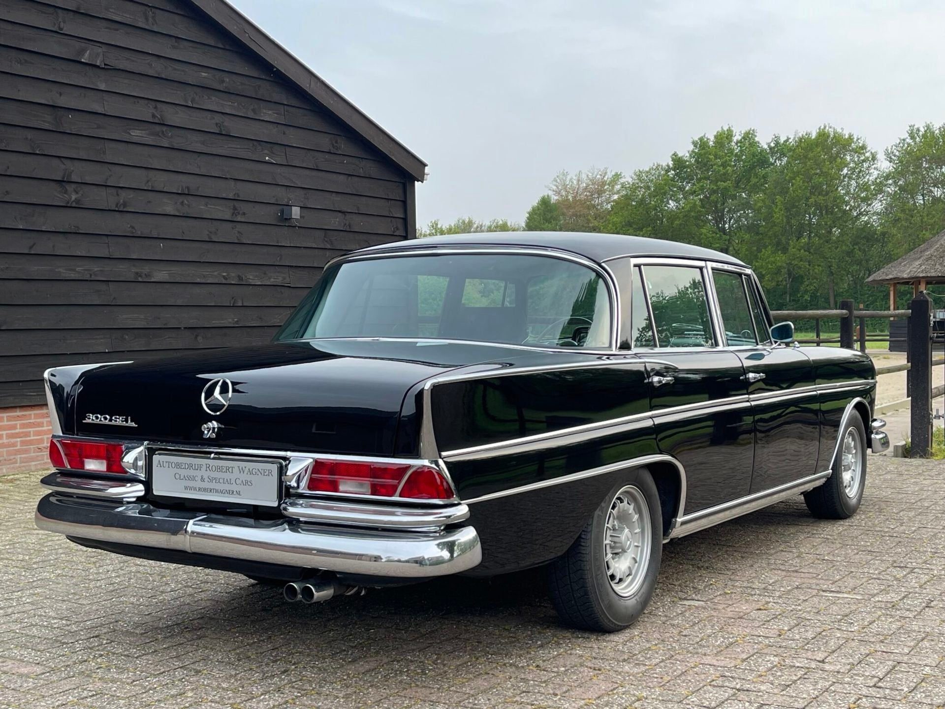 Mercedes-Benz 300 SEL W112 "Köningsflosse" gerestaureerd, foto 9