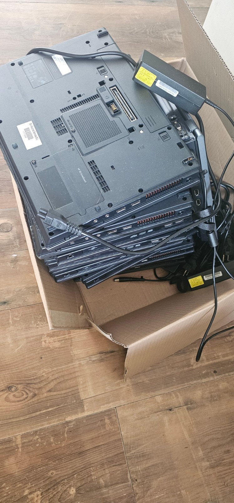 Partij oude laptops met opladers - Ideaal voor onderdelen, Ophalen