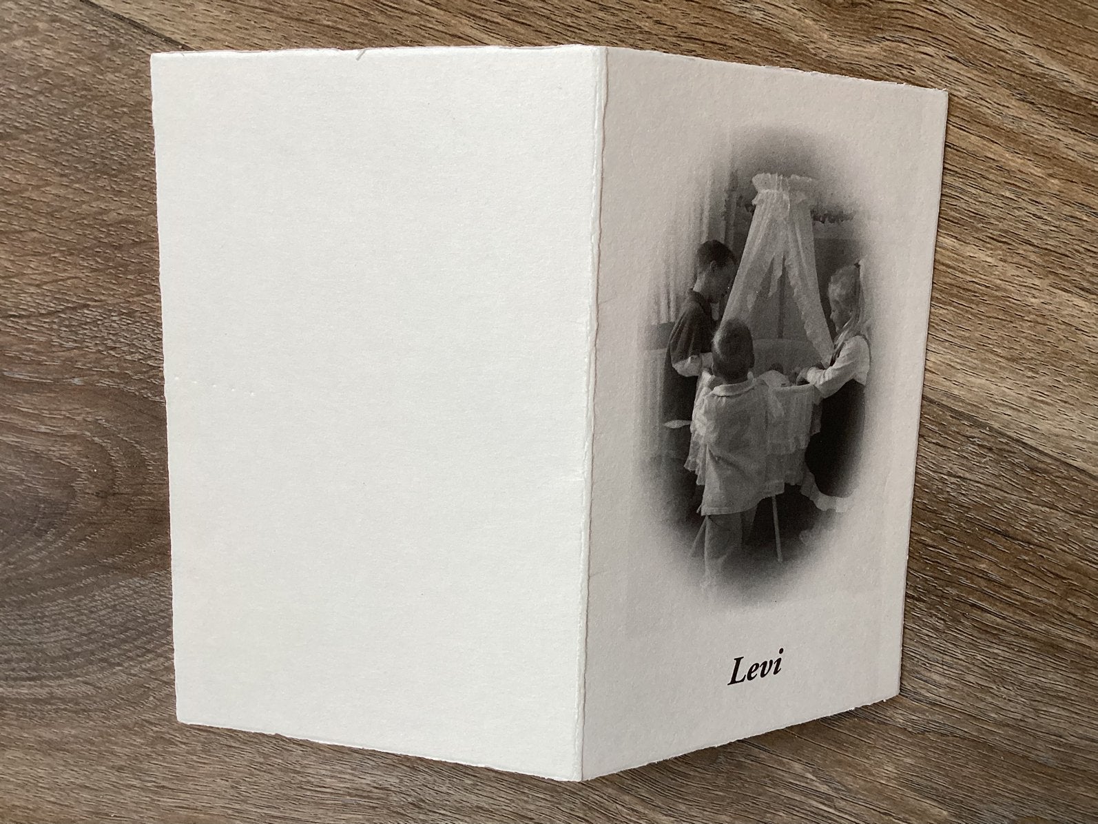 Levi. Zusje, en broertjes bij wiegje., Ophalen of Verzenden