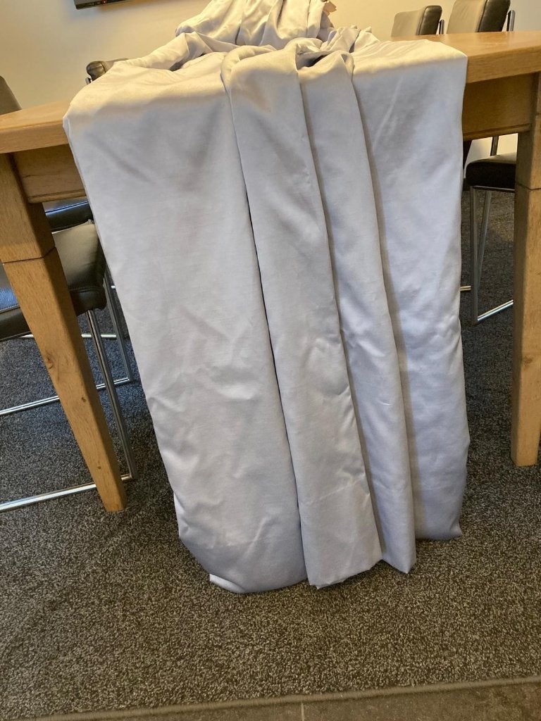 Mooie zijden gordijnen met ophanghaakjes, Huis en Inrichting, Stoffering | Gordijnen en Lamellen, Ophalen, Zo goed als nieuw, Grijs