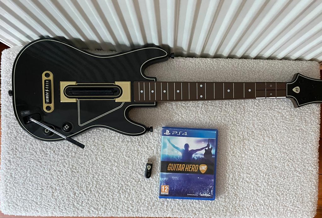 Guitar hero live Ps4 Compleet, Muziek, 2 spelers, Ophalen of Verzenden, Zo goed als nieuw