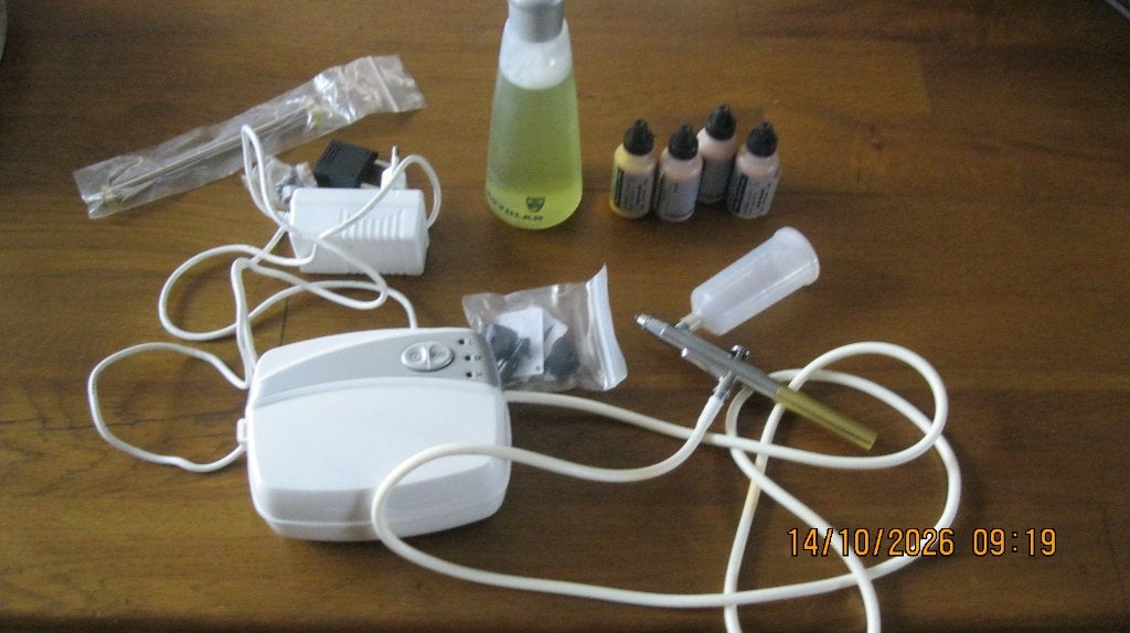 Airbrush met toebehoren., Verzenden, Zo goed als nieuw, Zilver, Gehele gezicht