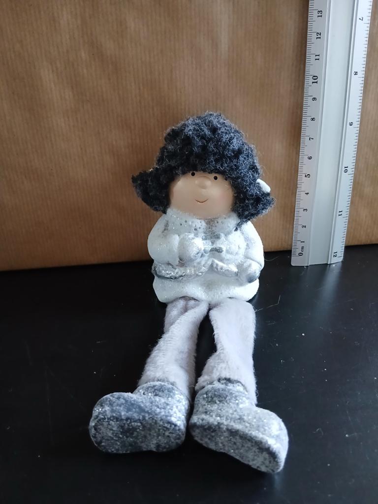 Winterkindje met bungelbeentjes, Ophalen of Verzenden