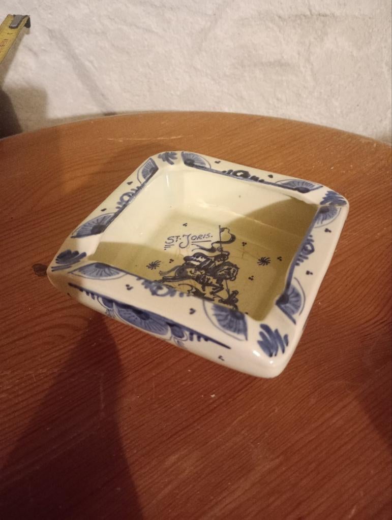 Delfts blauwe asbak met St. Joris afbeelding, Antiek en Kunst, Antiek | Keramiek en Aardewerk, Ophalen of Verzenden