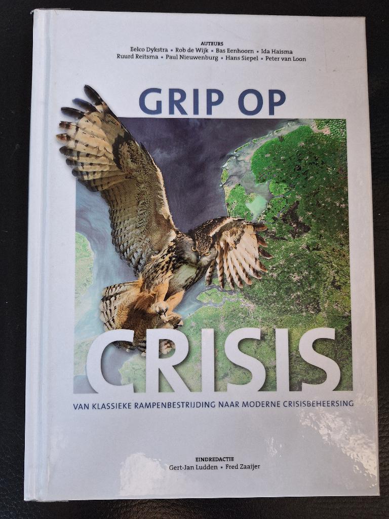 Grip op crisis, Ophalen of Verzenden, Alpha, Zo goed als nieuw, HBO