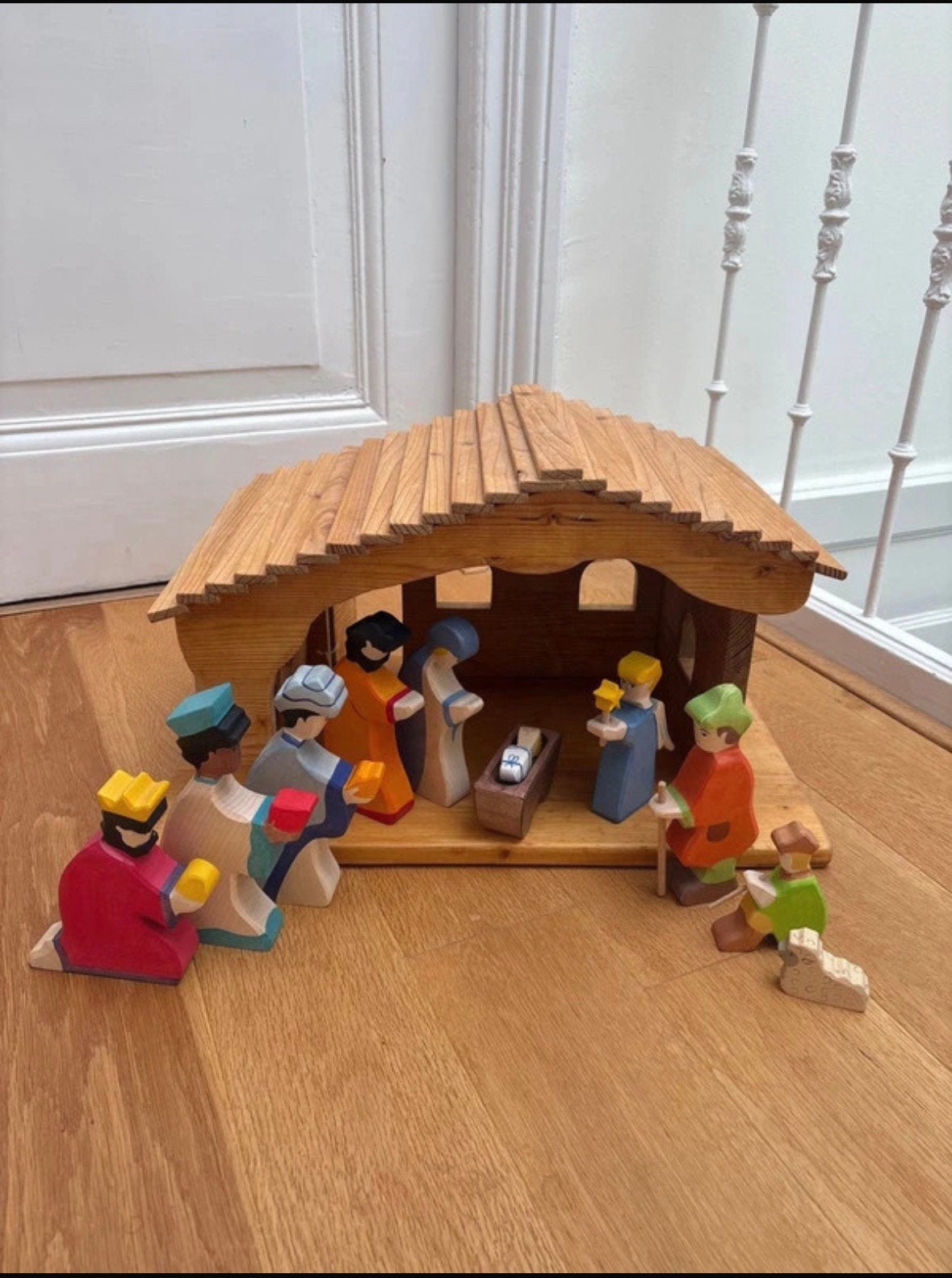 Complete kerstgroep Holztiger en grote stal Waldorf, Ophalen of Verzenden, Zo goed als nieuw
