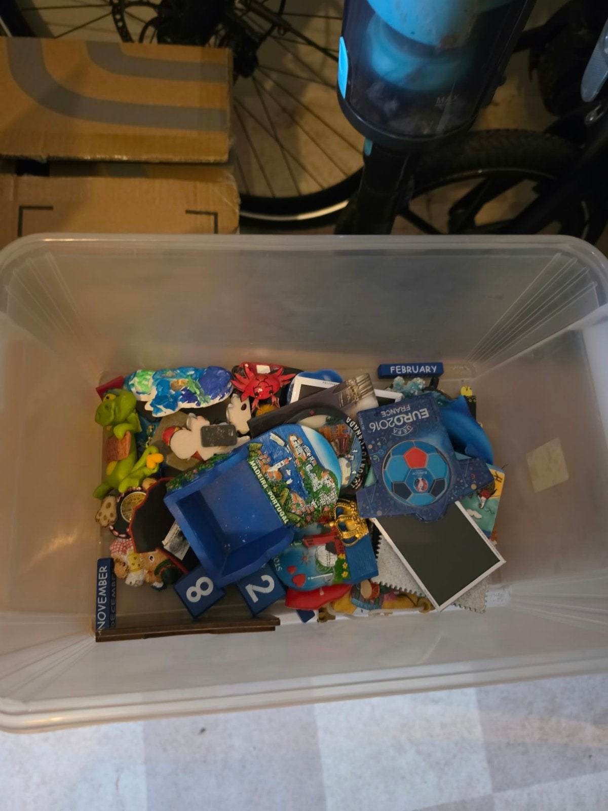 Bak met diverse magneten - Gratis op te halen, Ophalen, Gebruikt