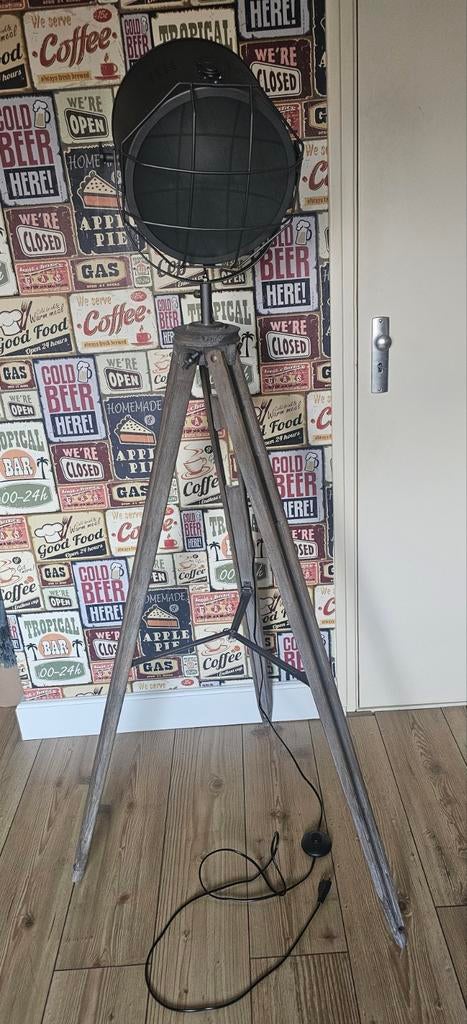 Nieuw! - Industriële vloerlamp op driepoot., Ophalen, Nieuw, Hout, 150 tot 200 cm
