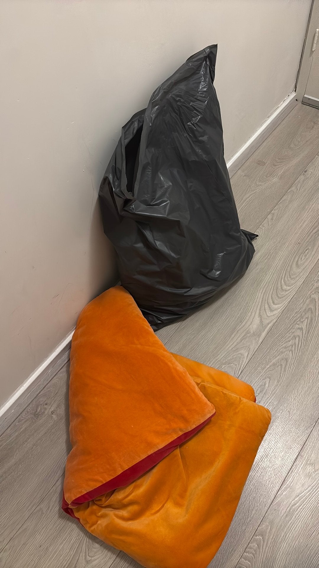 Speelgoed + baby spullen. (Tas+ grote doos vol), Ophalen, Zo goed als nieuw, Wit