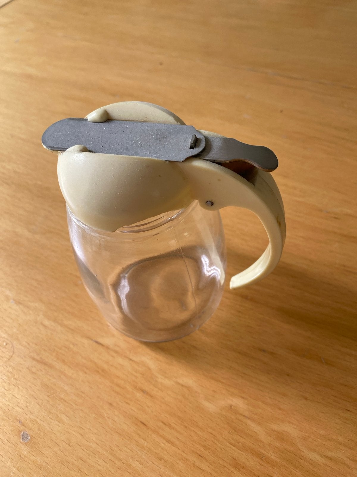 Vintage Glazen Suikerstrooier met Crèmekleurige Dop, Ophalen
