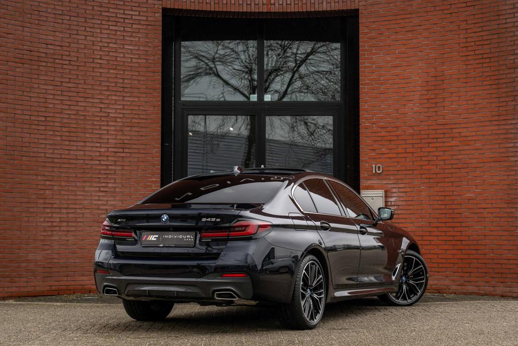 BMW 5-serie 545e xDrive 394pk M-Sport CoPilot Laser 15.333km, Auto's, BMW, Gebruikt, 394 pk, Zwart, Bedrijf