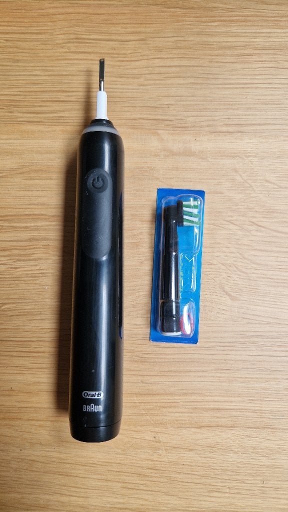 Zwarte elektrische Oral-B Pro 3-serie, Ophalen of Verzenden, Gebruikt, Tandenborstel