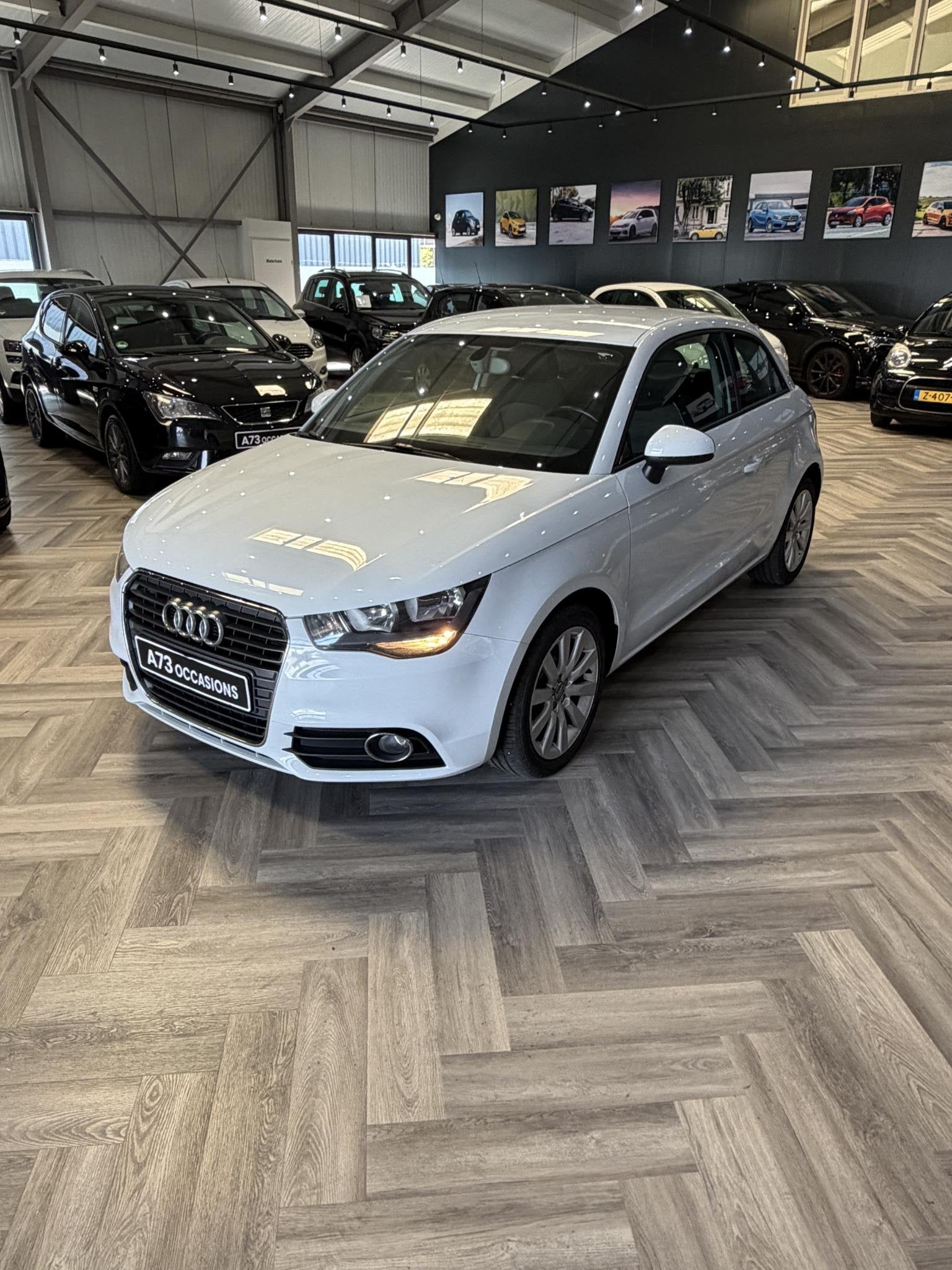Audi A1 1.2 TFSI Ambition CRUISE,STOELVERWARMING,NAVIGATIE, Voorwielaandrijving, Euro 5, 4 cilinders, 4 stoelen
