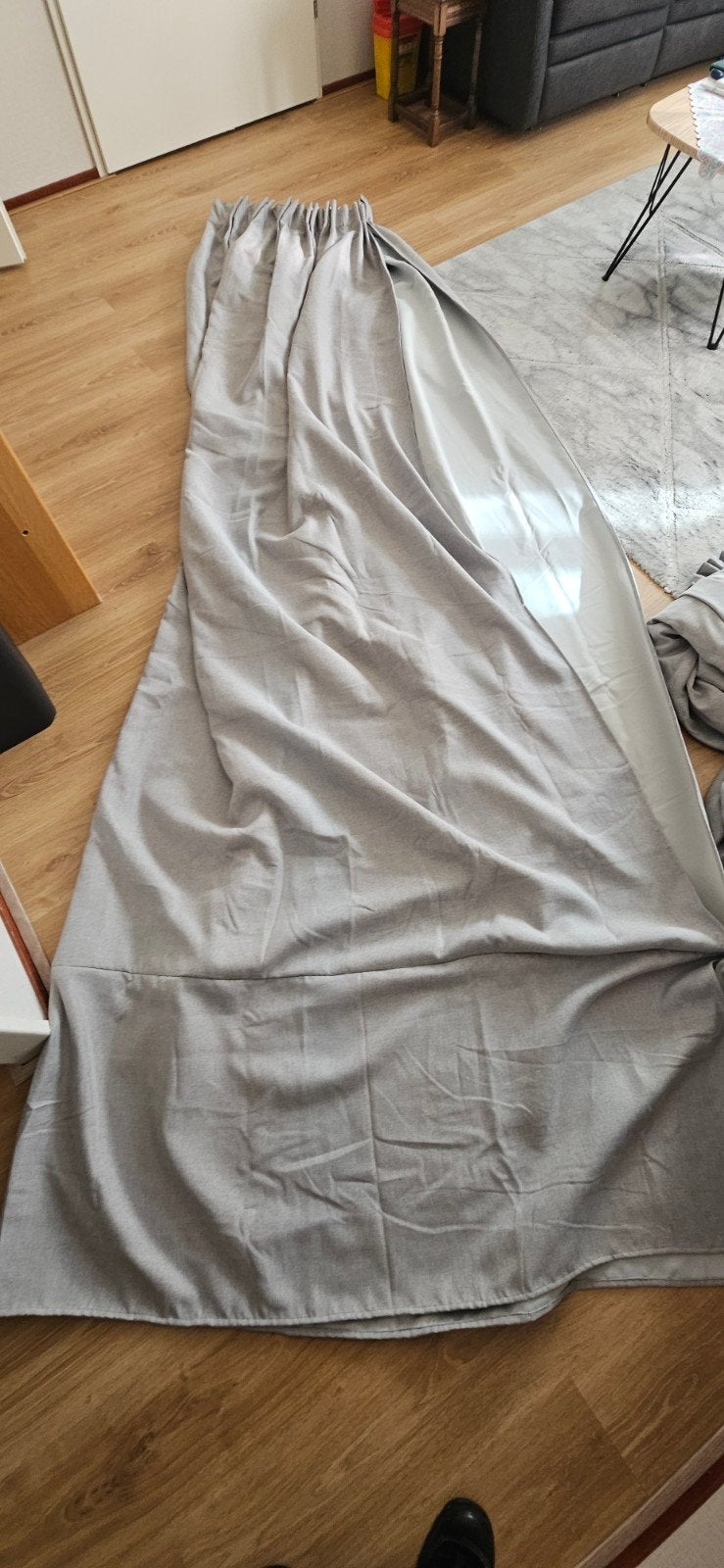 Gordijn Grijs gemêleerd zgan 2x  200x330 bxh, Huis en Inrichting, Ophalen, Zo goed als nieuw, Gordijn, Met haken