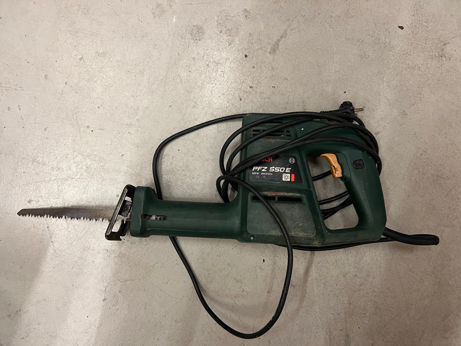 Bosch PFZ 550E Reciprozaag - Krachtig en Betrouwbaar, Doe-het-zelf en Verbouw, Gereedschap | Zaagmachines, Gebruikt, 70 mm of meer