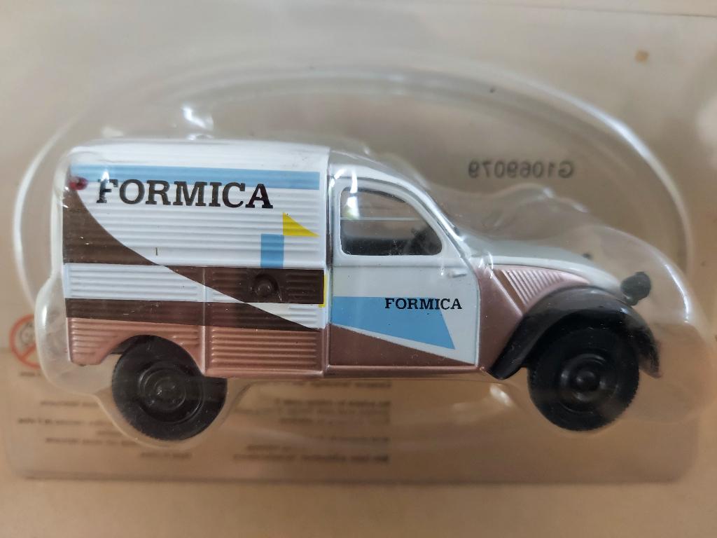 2cv Fourgonnette Formica 1_43 editions Hachette Norev, Verzenden, Zo goed als nieuw, Auto, Norev