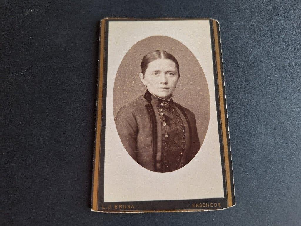 CDV 2 Bruna Enschede, Verzamelen, Gebruikt, Verzenden, Foto, Voor 1940