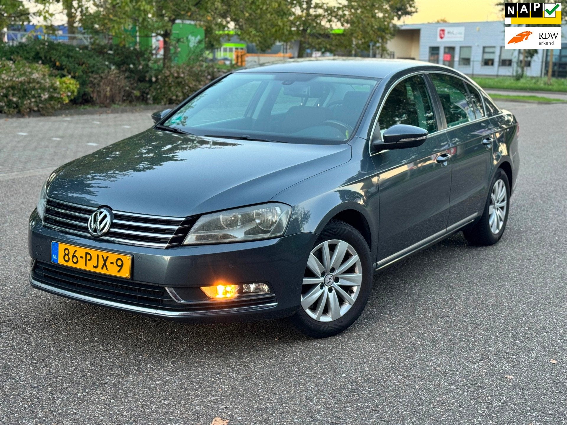 Volkswagen Passat 1.6 TDI Comfortline BlueMotion, Auto's, Voorwielaandrijving, Stof, Gebruikt, Zwart