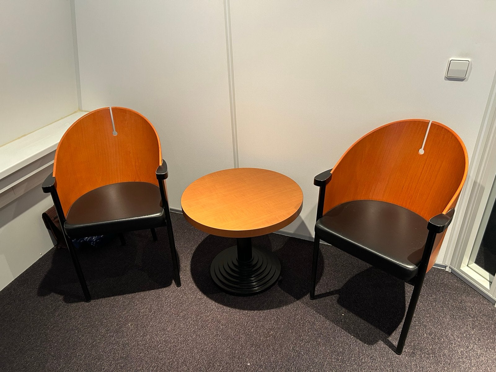 Design setje: 2 stoelen en tafeltje, Huis en Inrichting, Stoelen, Ophalen, Gebruikt, Twee, Overige kleuren