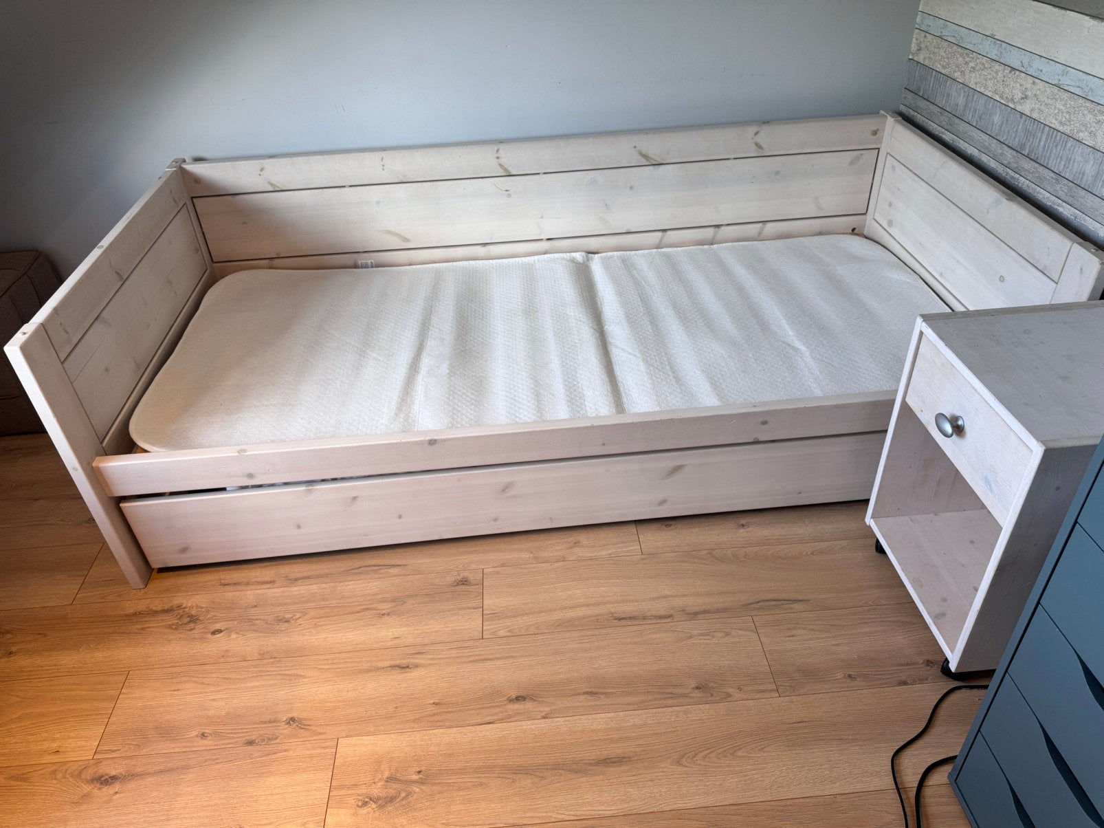 Lifetime bed met bedlade en nachtkastje in goede staat, Ophalen, 85 tot 100 cm, Zo goed als nieuw, Lattenbodem
