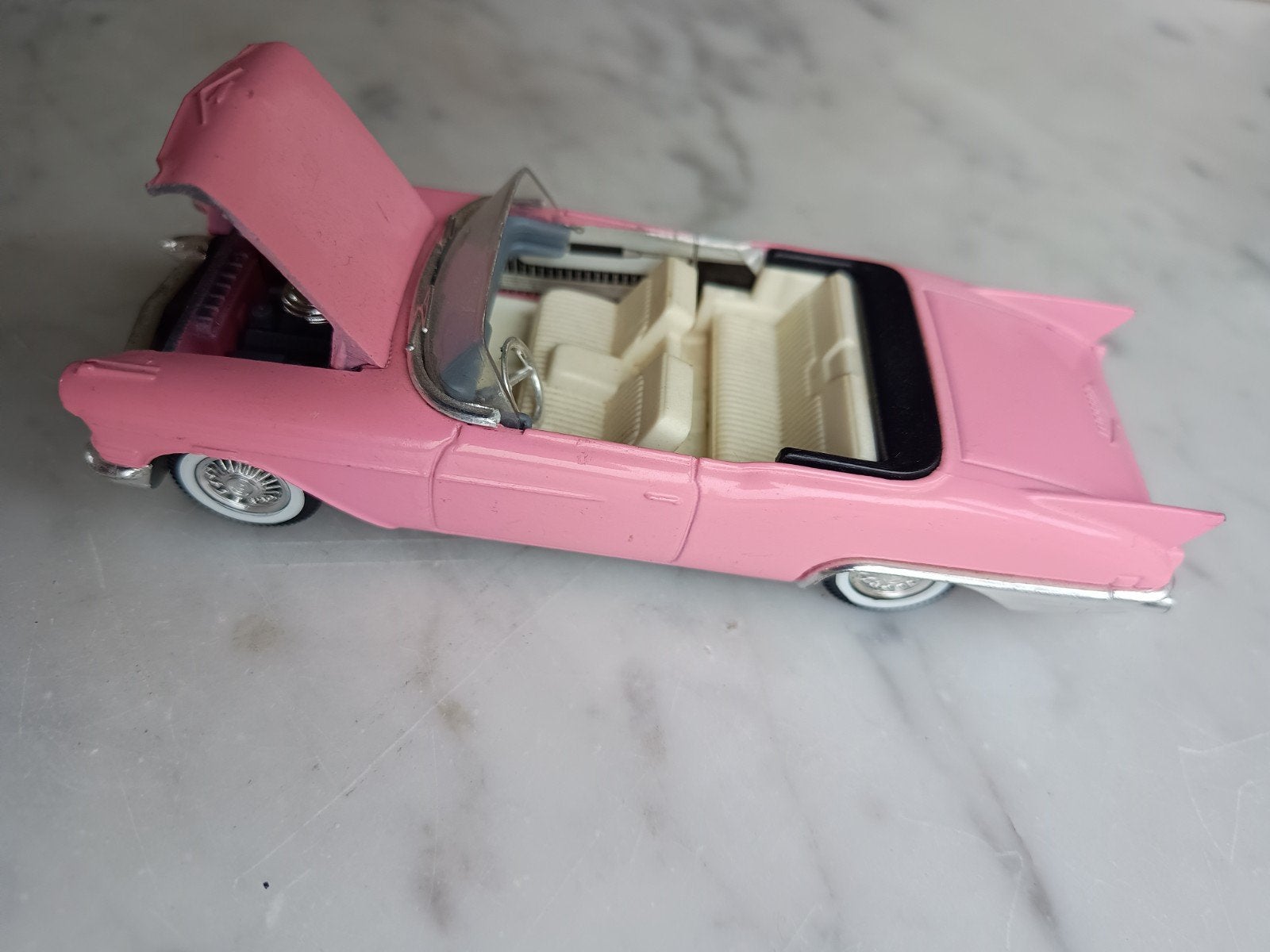 Solido Cadillac Eldorado Biarritz 1957 Roze Schaalmodel, Hobby en Vrije tijd, Modelauto's | 1:43, Ophalen of Verzenden, Gebruikt