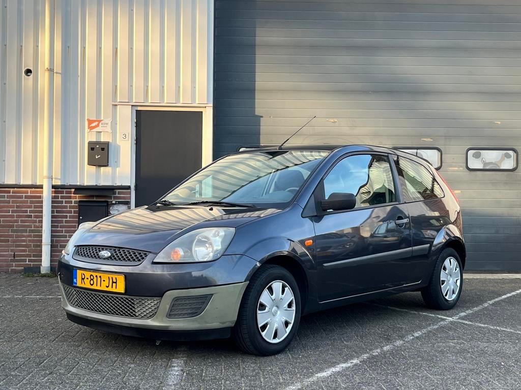 Ford Fiësta 1.3 I 3DRS. Elek.ramen,stuurbediening, Voorwielaandrijving, 1299 cc, 40 €/maand, 4 cilinders