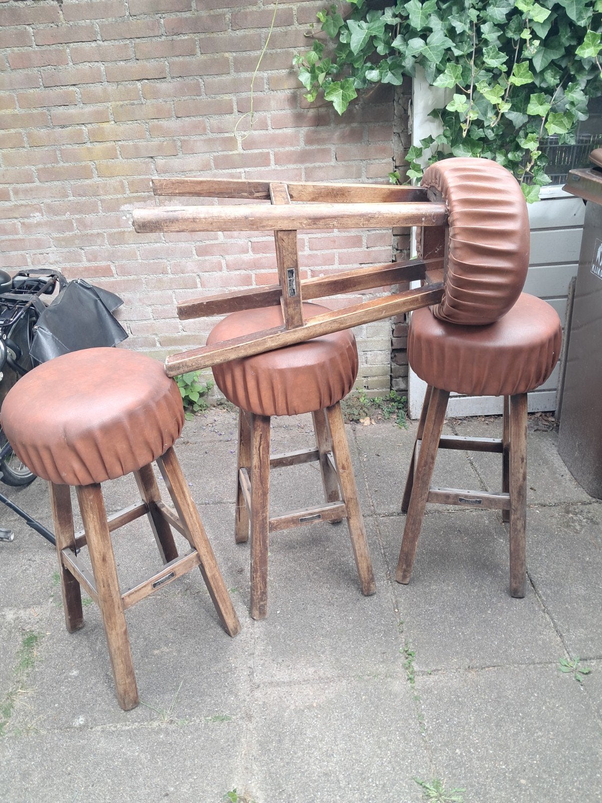 4 x Originele kroeg barkrukken - WK/EK voetbal geschik, Ophalen, Gebruikt, Met voetsteun, 60 tot 90 cm