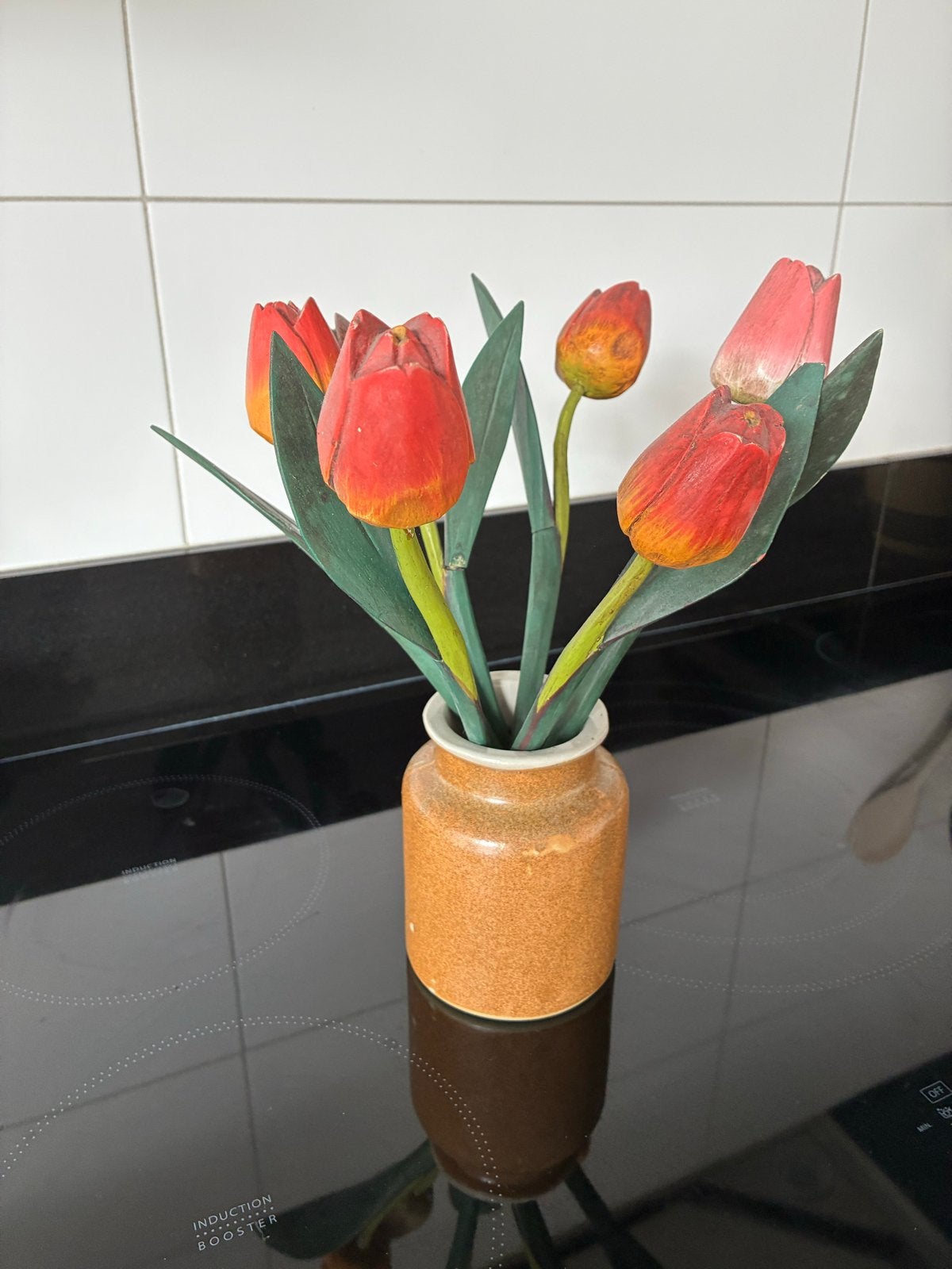 Vaasje met 6 houten tulpen - 28 cm hoog, Overige materialen, Gebruikt, Oranje, Ophalen of Verzenden