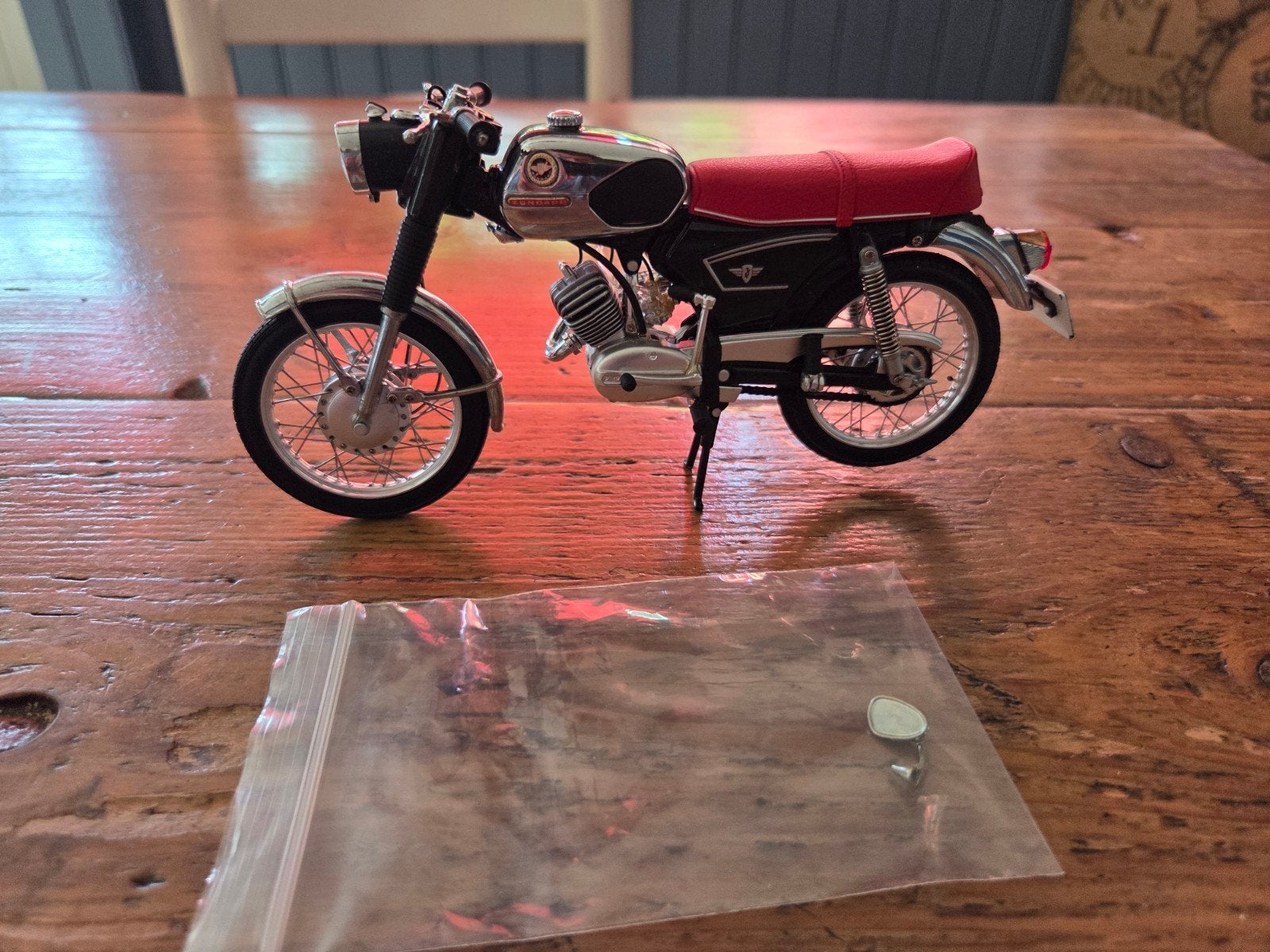 zundapp 517 sport 1:10 model brommer, Ophalen, Gebruikt, 1:9 t/m 1:12, Motor